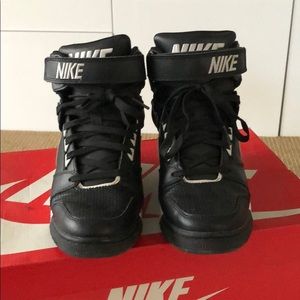 Nike women’s revolution sky hi size 7.5